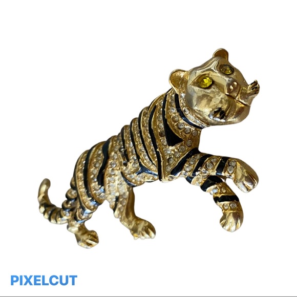 Jewelry - Retro Tiger Brooch. Diamanté Black & Gold Tone